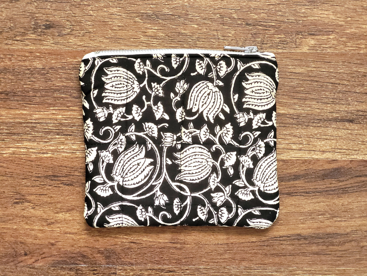 "India Contrast" - Medium Quilted Pouch