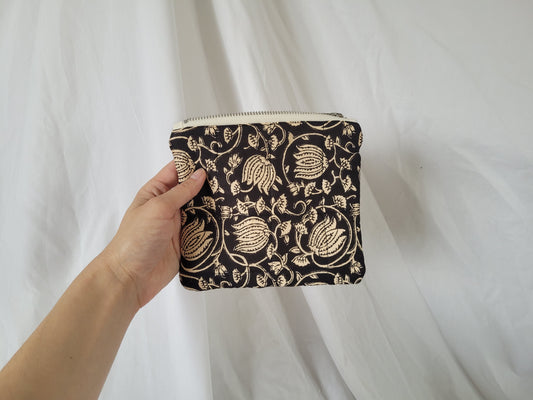 "India Contrast" - Medium Quilted Pouch